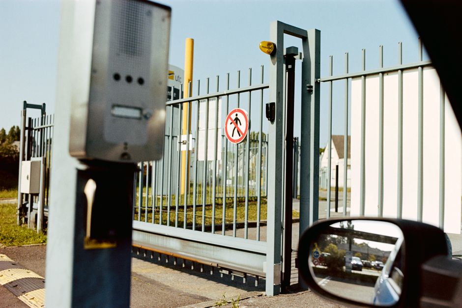 Gate Intercom Systems: Adding Access Control to Your Driveway Gate in Arizona — Photo by Bingqian Li on Pexels
